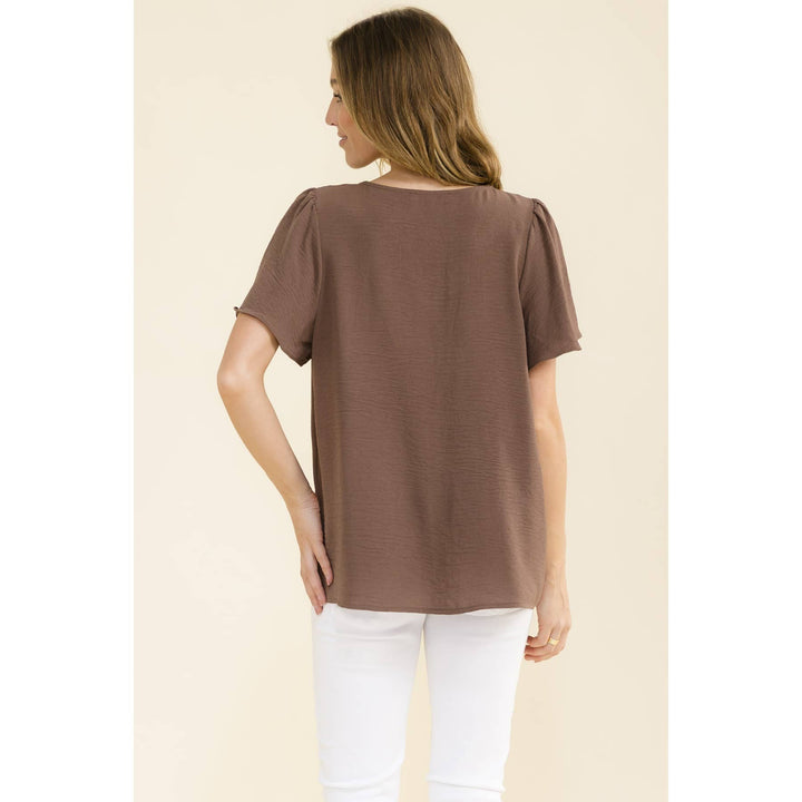 PLEATED KEYHOLE O RING BLOUSE: Mocha