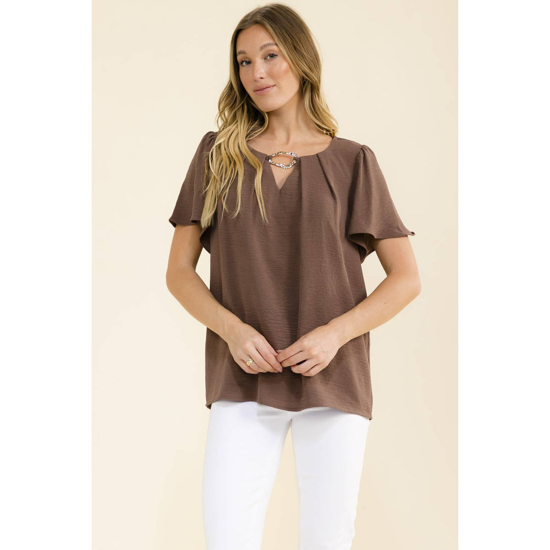 PLEATED KEYHOLE O RING BLOUSE: Mocha