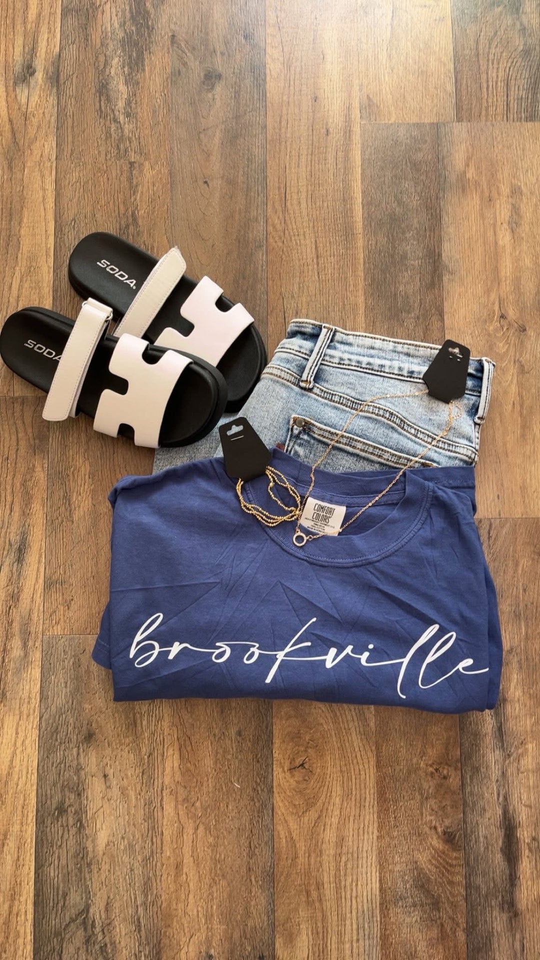 CUSTOM CURSIVE GRAPHIC TEE