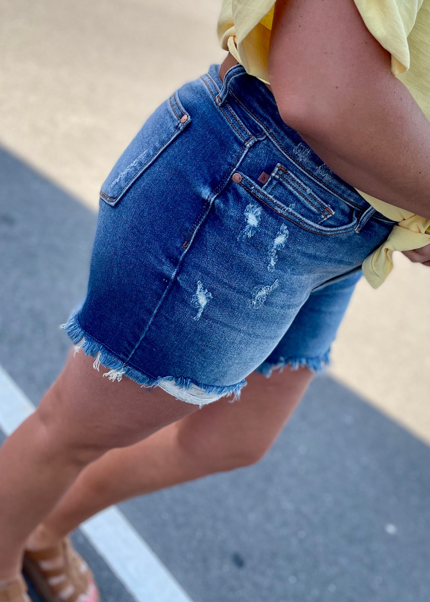 Judy Blue (JB152103) 2 Button Distressed Dad Short