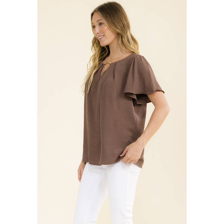 PLEATED KEYHOLE O RING BLOUSE: Mocha